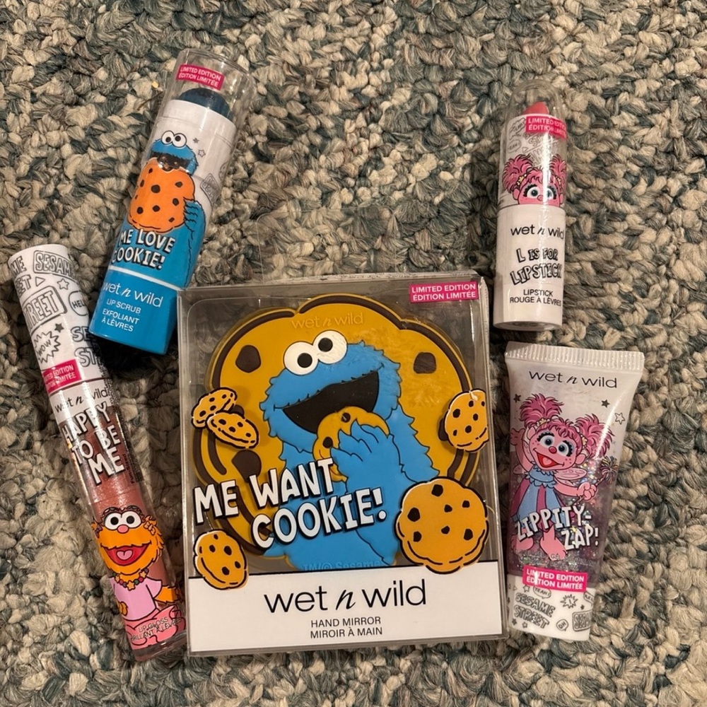 Wet n Wild Sesame Street Hand Mirror and Lip Products Set